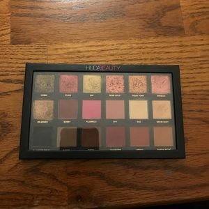 Huda beauty rose gold palette